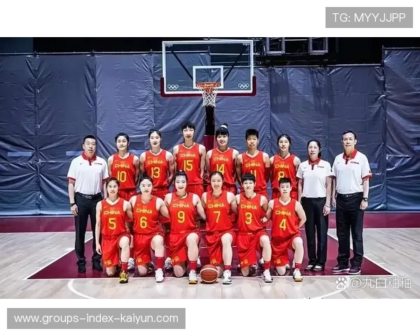 女篮中锋补篮得手引发球迷狂欢