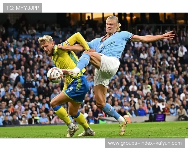 哈兰德身体对抗后抽射，挪威锋线令人胆寒