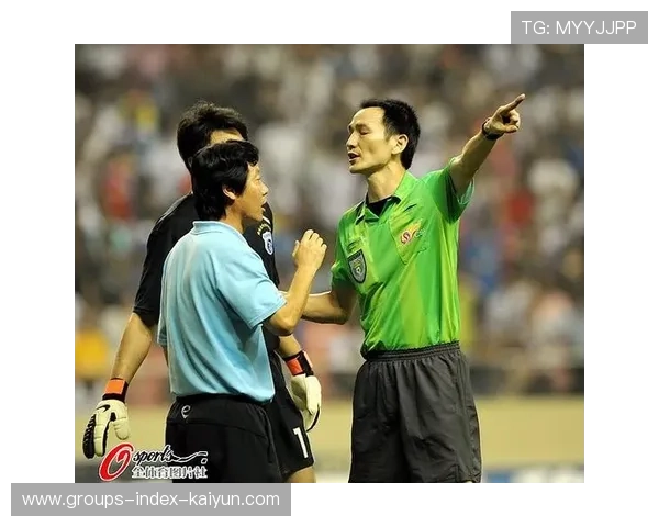 教练怒砸键盘，场面失控