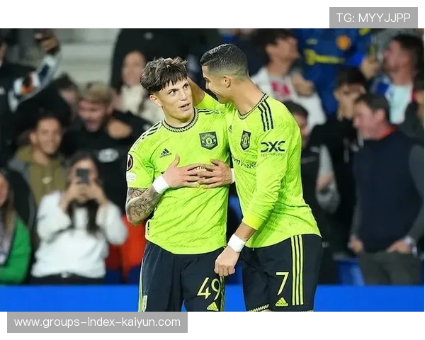 曼联队内传切对抗训练激烈硬仗中的成长与激情